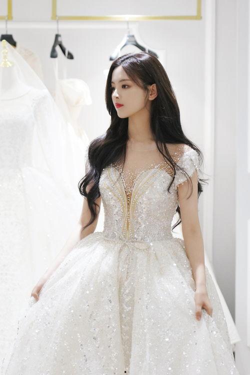 娱乐大爆料杨超越佟丽娅